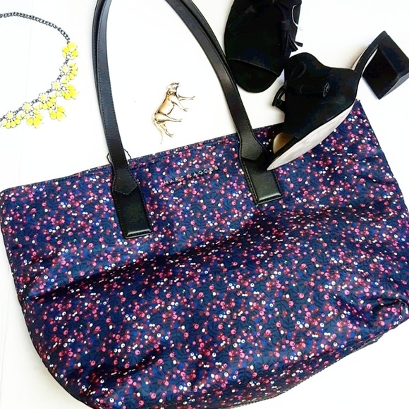 Marc Jacobs Handbags - Marc Jacobs wingman tote dot print purse New